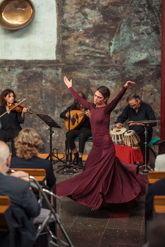 Actuació musical i espectacle de dansa sufí